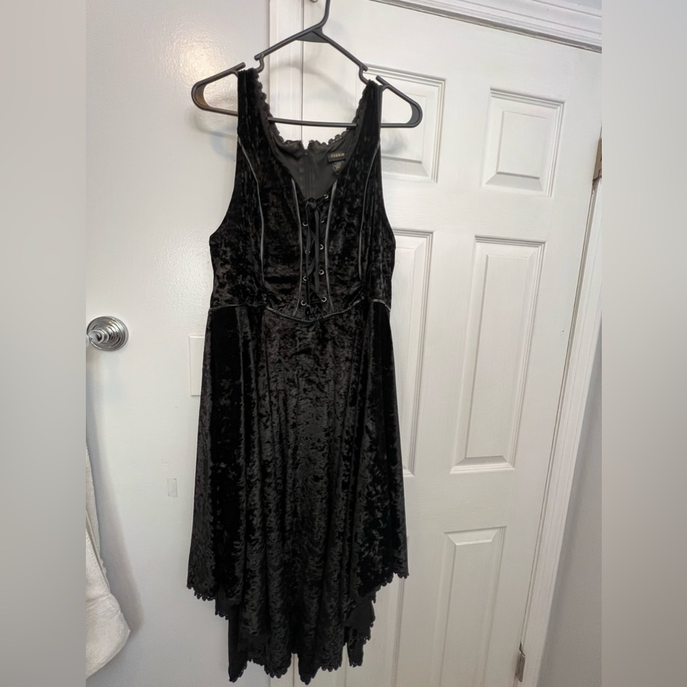 Hot topic black dress